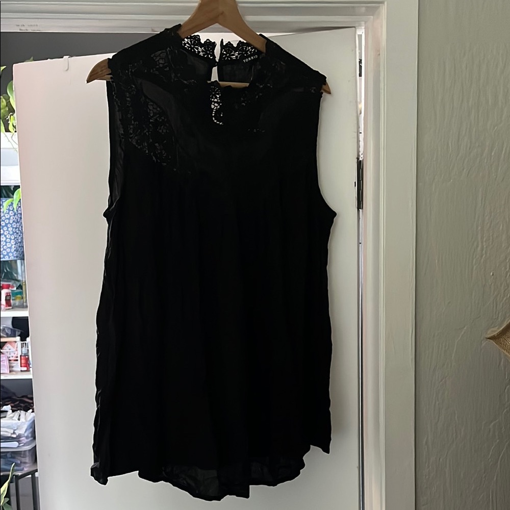 Torrid | 1X | Black Sleeveless Mandarin Collar Blouse
